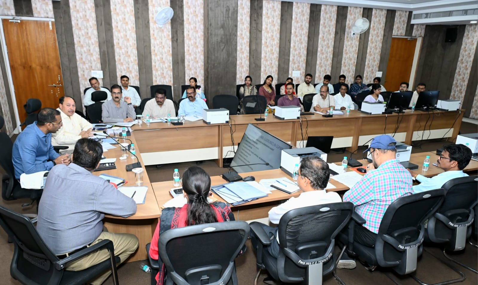 लोक निर्माण विभाग के कार्यों में जनहित और तकनीकी दक्षता पर जोर, निर्माण कार्यों में गुणवत्ता और तेजी सुनिश्चित करने के निर्देश लोक निर्माण विभाग के कार्यों में जनहित और तकनीकी दक्षता पर जोर, निर्माण कार्यों में गुणवत्ता और तेजी सुनिश्चित करने के निर्देश