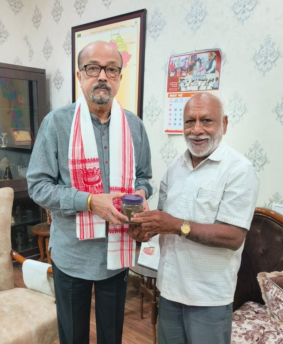 छत्तीसगढ़ चाय व्यापारी संघ के उपाध्यक्ष ने की राज्यपाल से सौजन्य भेंट छत्तीसगढ़ चाय व्यापारी संघ के उपाध्यक्ष ने की राज्यपाल से सौजन्य भेंट