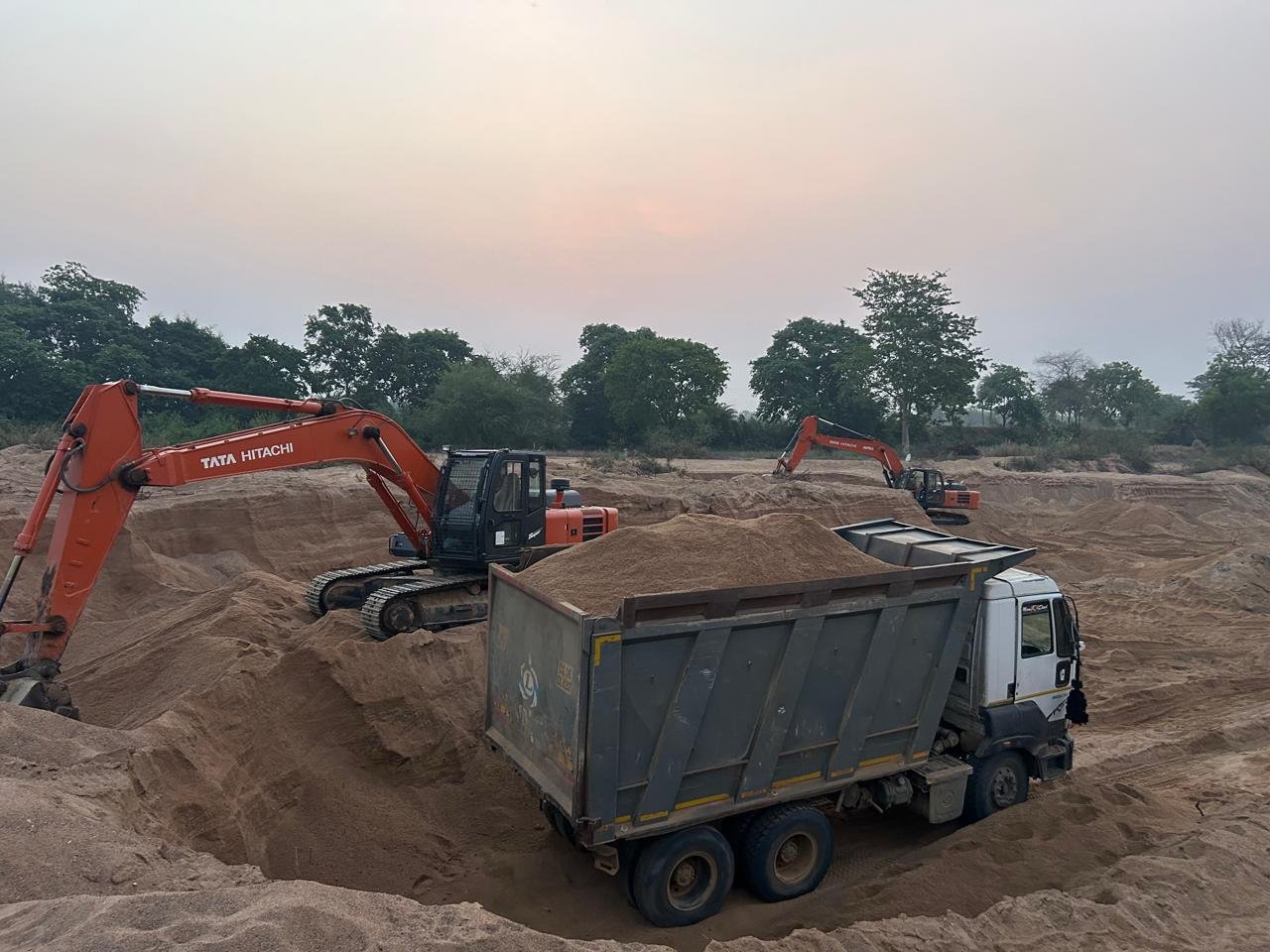 बड़ी कार्रवाई : रेत के अवैध उत्खनन पर खनिज विभाग लगातार कर रहा है कार्रवाई, जानें कहां का मामला बड़ी कार्रवाई : रेत के अवैध उत्खनन पर खनिज विभाग लगातार कर रहा है कार्रवाई, जानें कहां का मामला