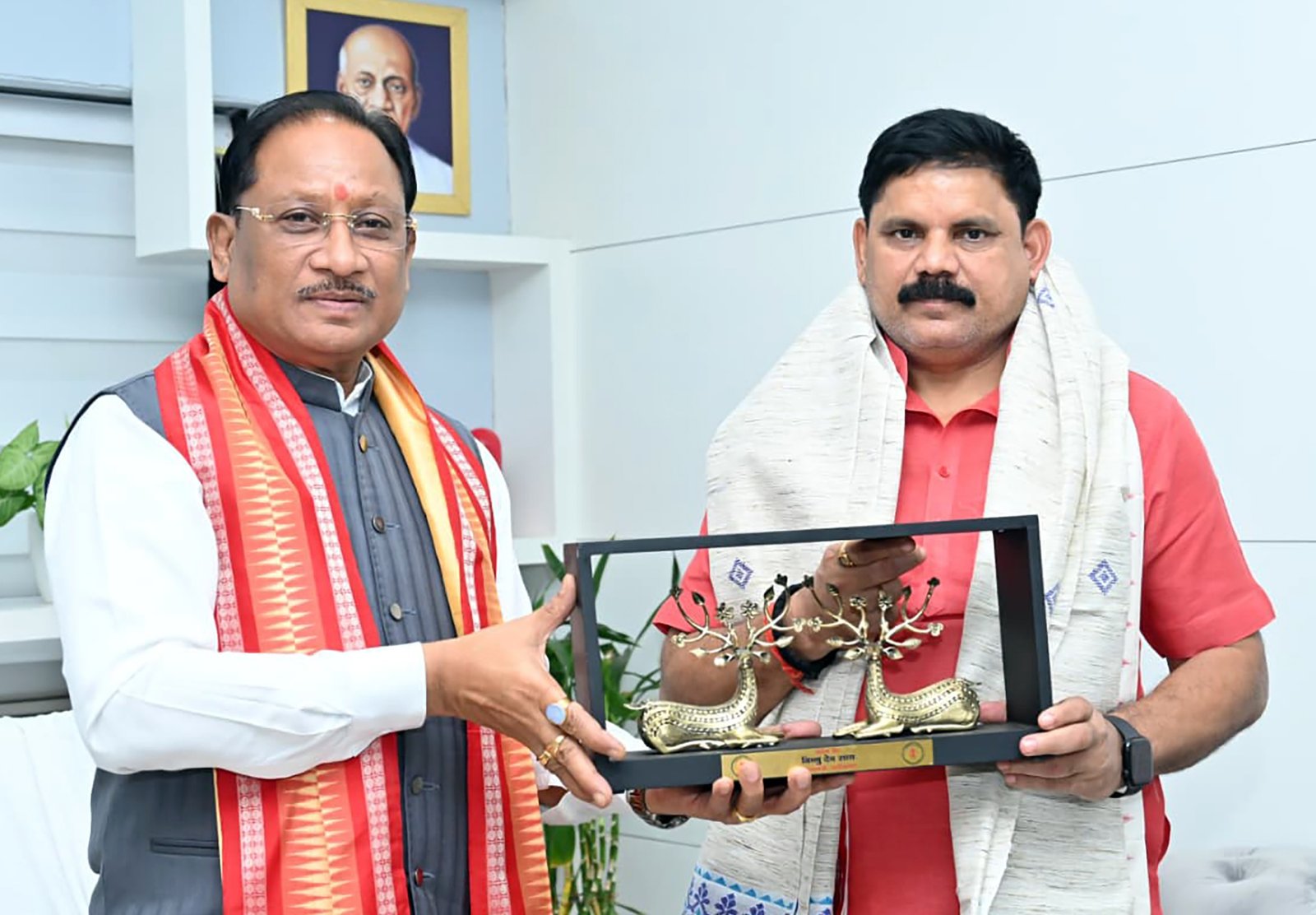 मुख्यमंत्री विष्णुदेव साय से केंद्रीय कोयला एवं खान राज्य मंत्री सतीश चंद्र दुबे ने की सौजन्य मुलाकात मुख्यमंत्री विष्णुदेव साय से केंद्रीय कोयला एवं खान राज्य मंत्री सतीश चंद्र दुबे ने की सौजन्य मुलाकात