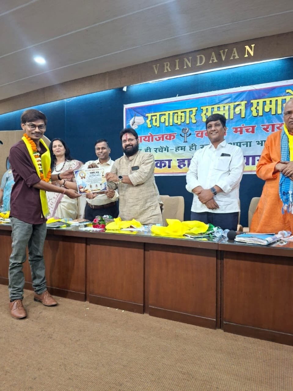 बिलासपुर के युवा शायर विपुल तिवारी रायपुर में “शब्द शिखर सम्मान” से सम्मानित बिलासपुर के युवा शायर विपुल तिवारी रायपुर में “शब्द शिखर सम्मान” से सम्मानित